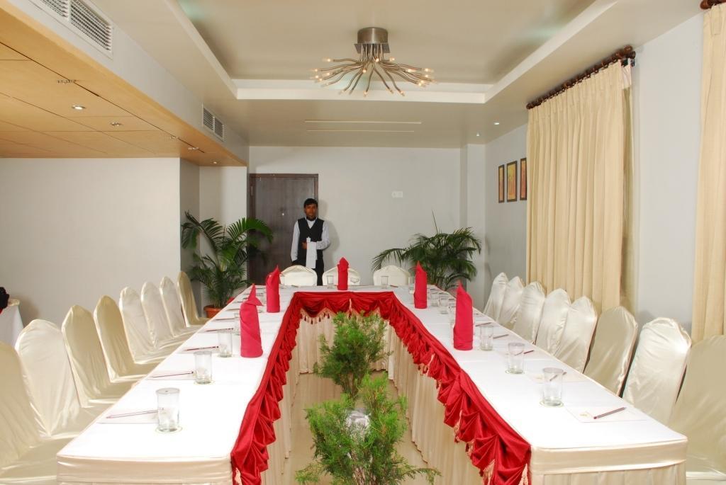 Hotel Kiranshree Portico Guwahati Exterior foto